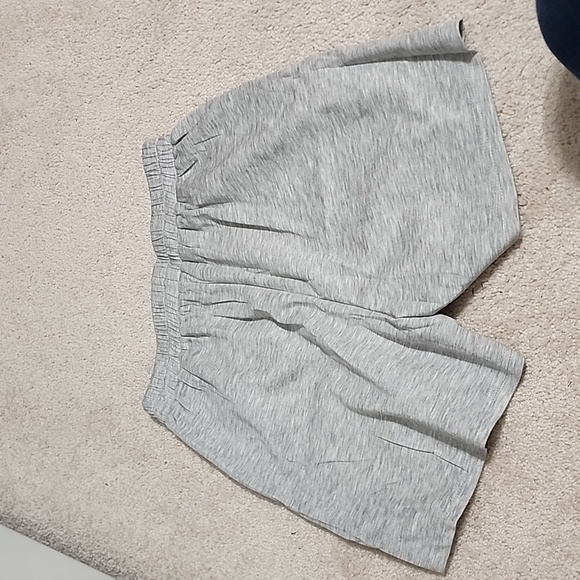 Vigorics Exercise Shorts & Hoodie Set, Women's Small, Gray. Shirred/gathere arms - Picture 4 of 11